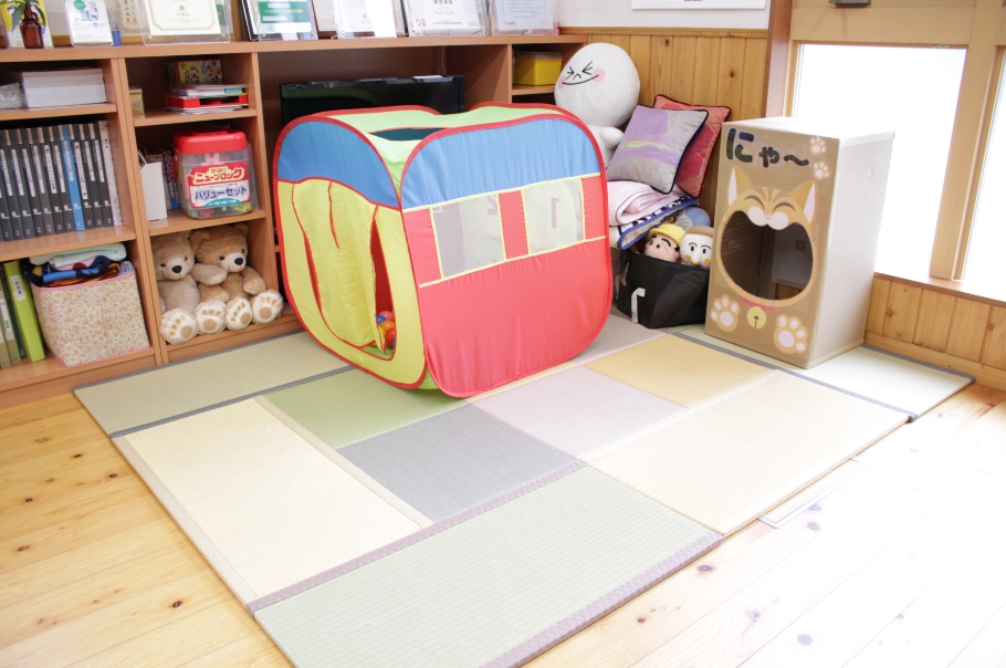 お子様用スペースも完備！
ぜひご家族皆さまでお越しください