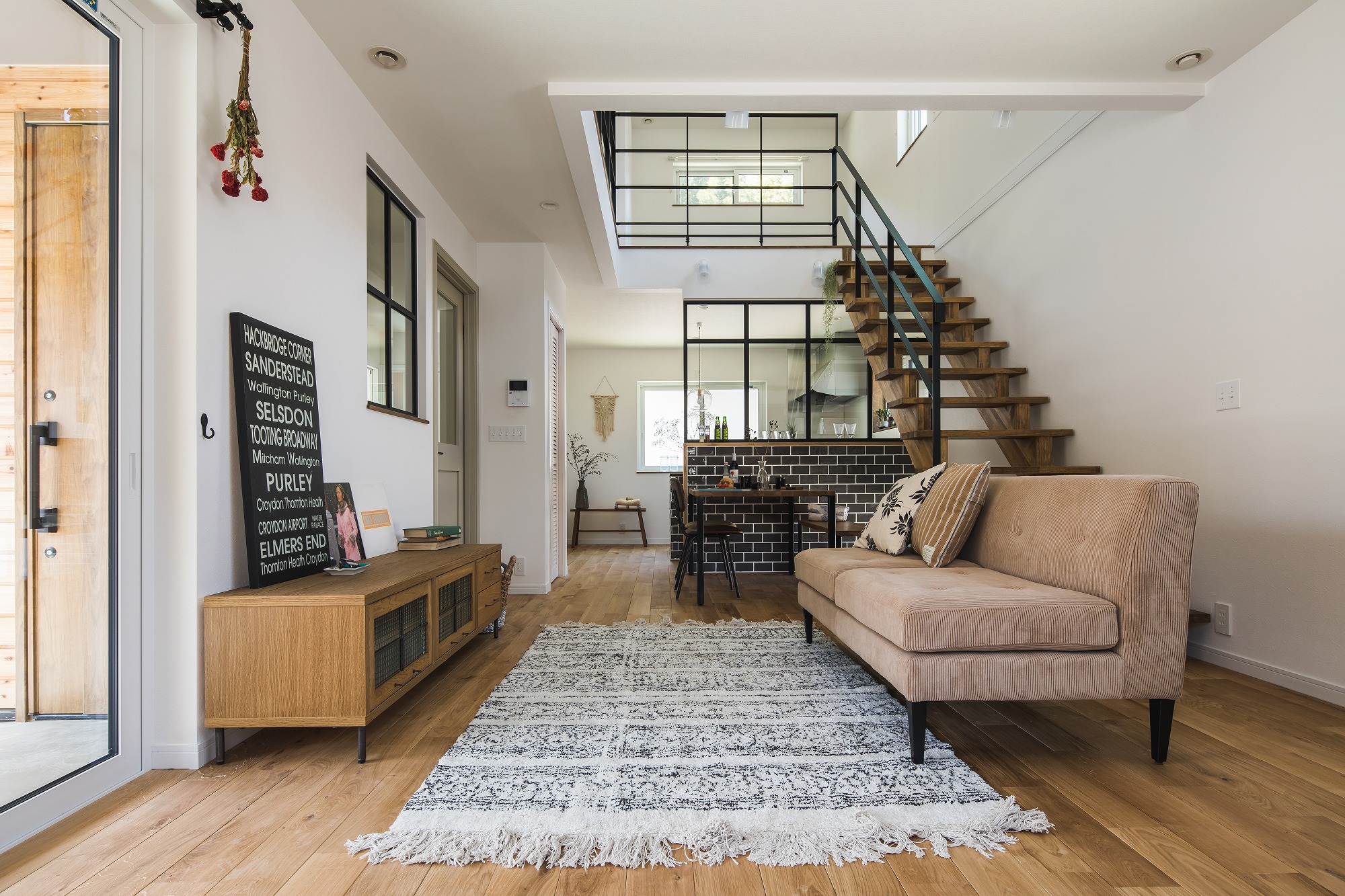 アイアン×ガラスウォールの家