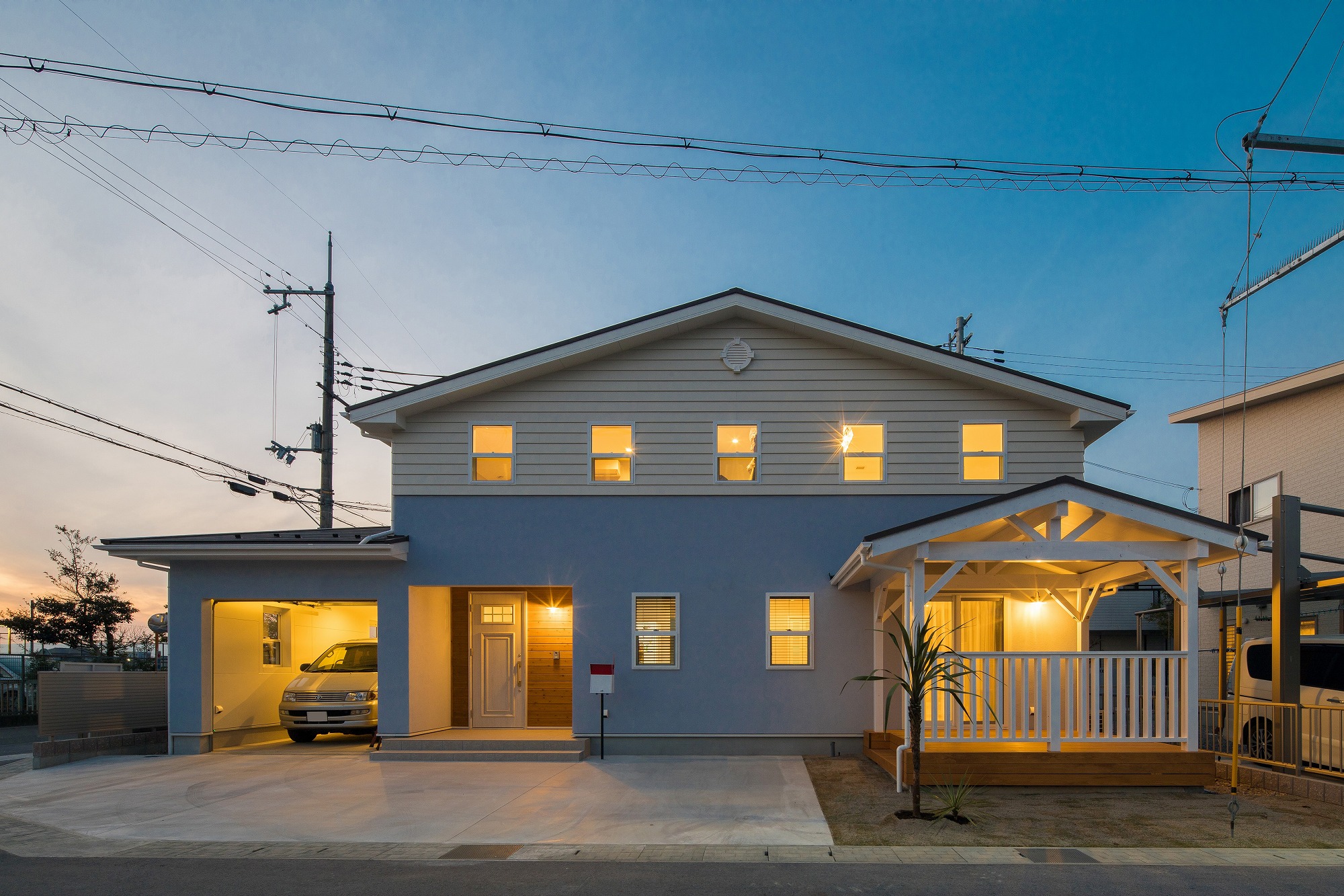 ビルトインガレージ×花ブロックインナーバルコニー