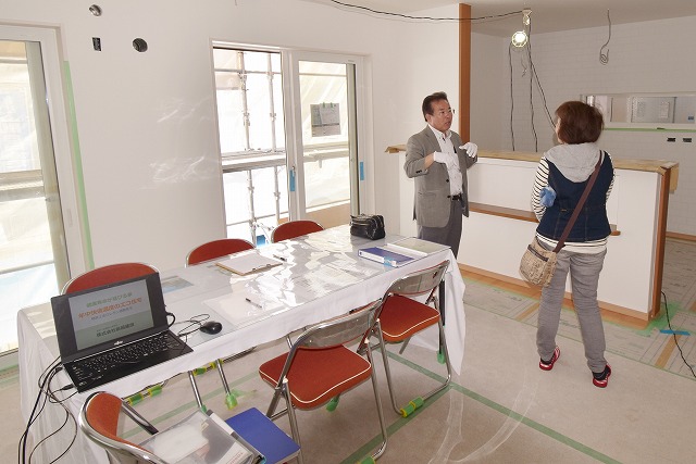 川西町で予約制の現場見学会をしました。