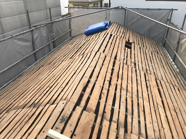 屋根下地