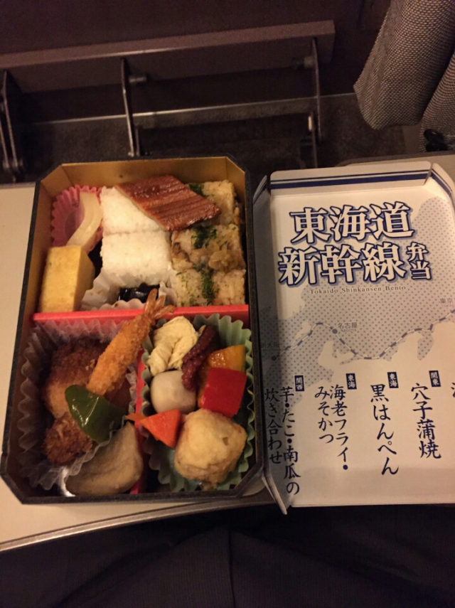 只今、新幹線の中です