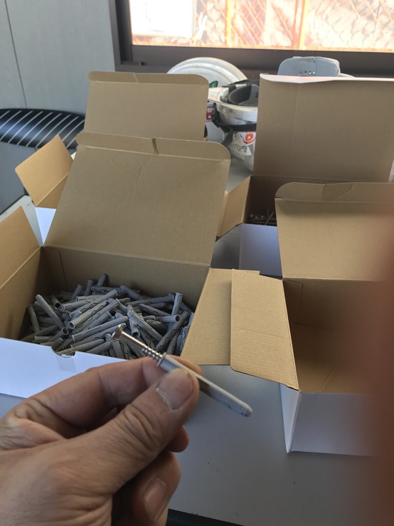 緑のシートをとめます