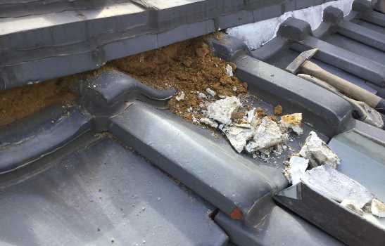 北葛城郡で住宅を修繕するマエショウがドローンで調査する屋根の破損