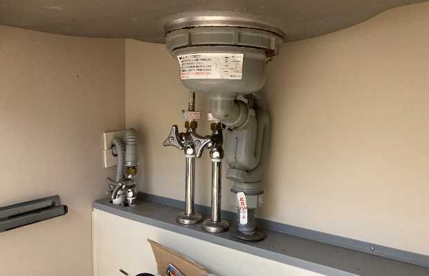 北葛城郡で住宅を修繕するマエショウの火災保険サポート実例：システムキッチン漏水