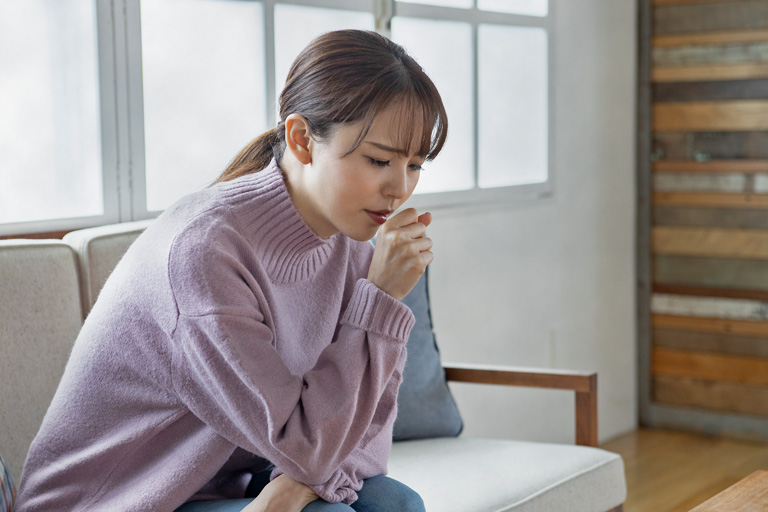 空気が汚染された室内イメージ